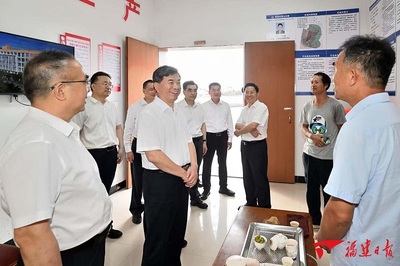 坚定信心抓发展 攻坚克难促四稳 全面提升治理服务水平